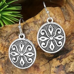 NEW The Cassidy dangle Earrings Celtic Silver color Round - Boutique